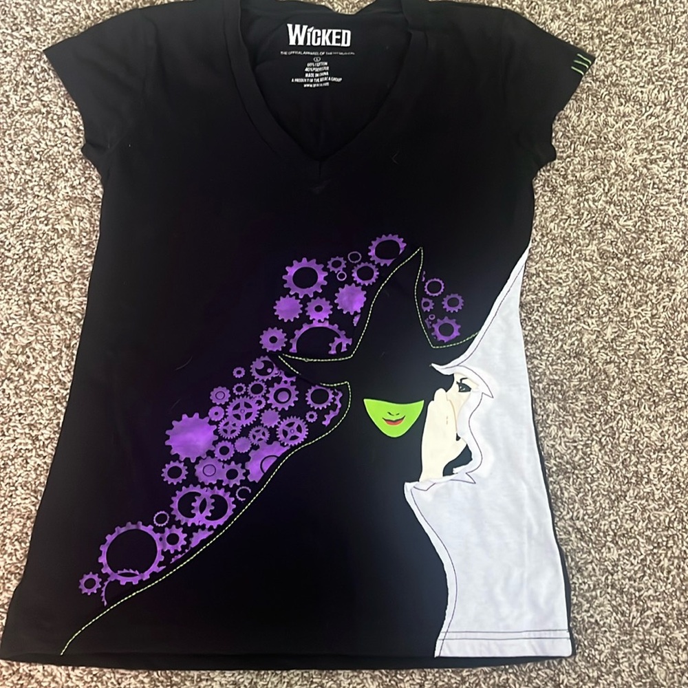 WICKED T-shirt from musical broadway. Size Large